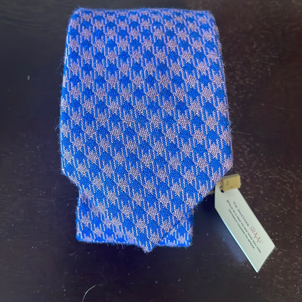 Skinny tie NEW comes with pocket square